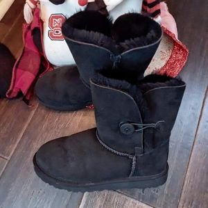 Black uggs youth size 5.